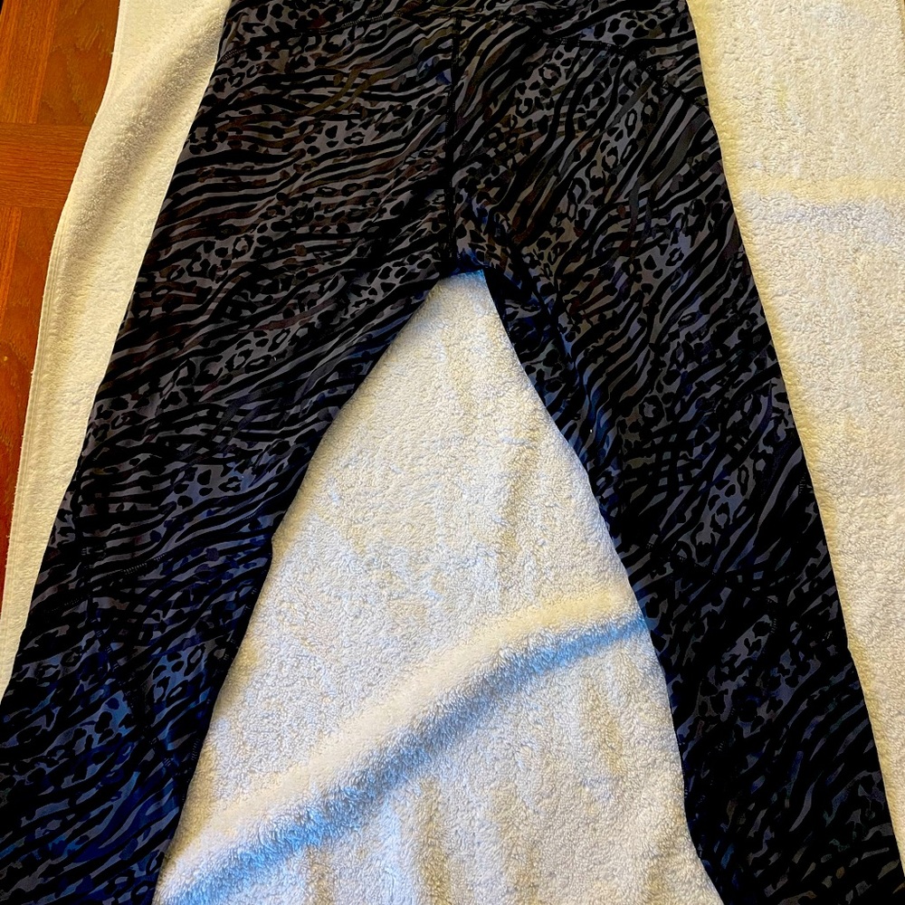 Victoria's secret PINK black animal print leggings
